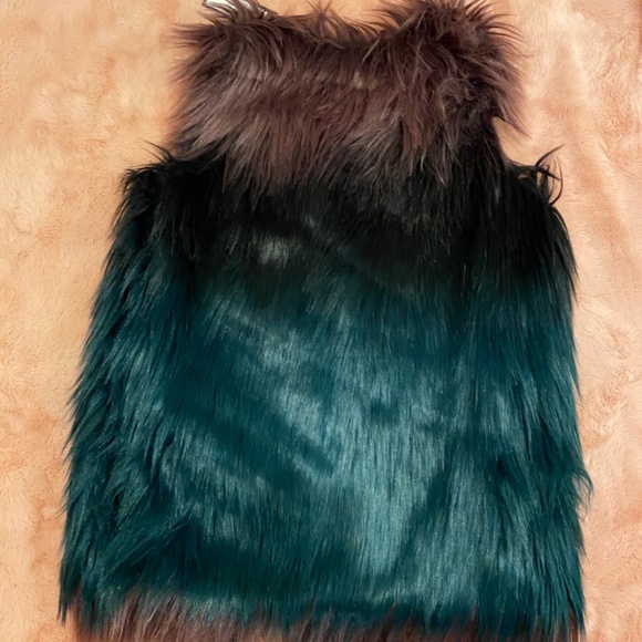 Faux fur Vest - Picture 2 of 4